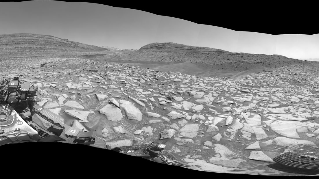 Featured image for "Curiosity Rover Explores Ancient Martian Riverbed"