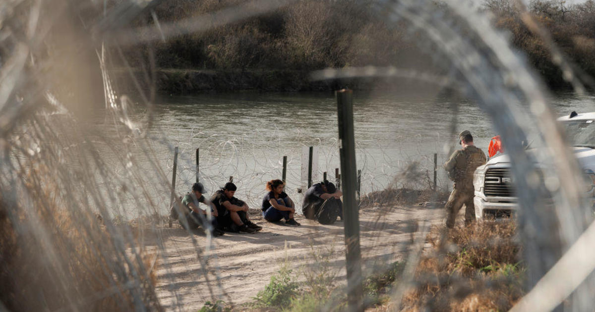 Featured image for "Supreme Court Extends Pause on Texas Immigration Law Allowing Arrest of Migrants"
