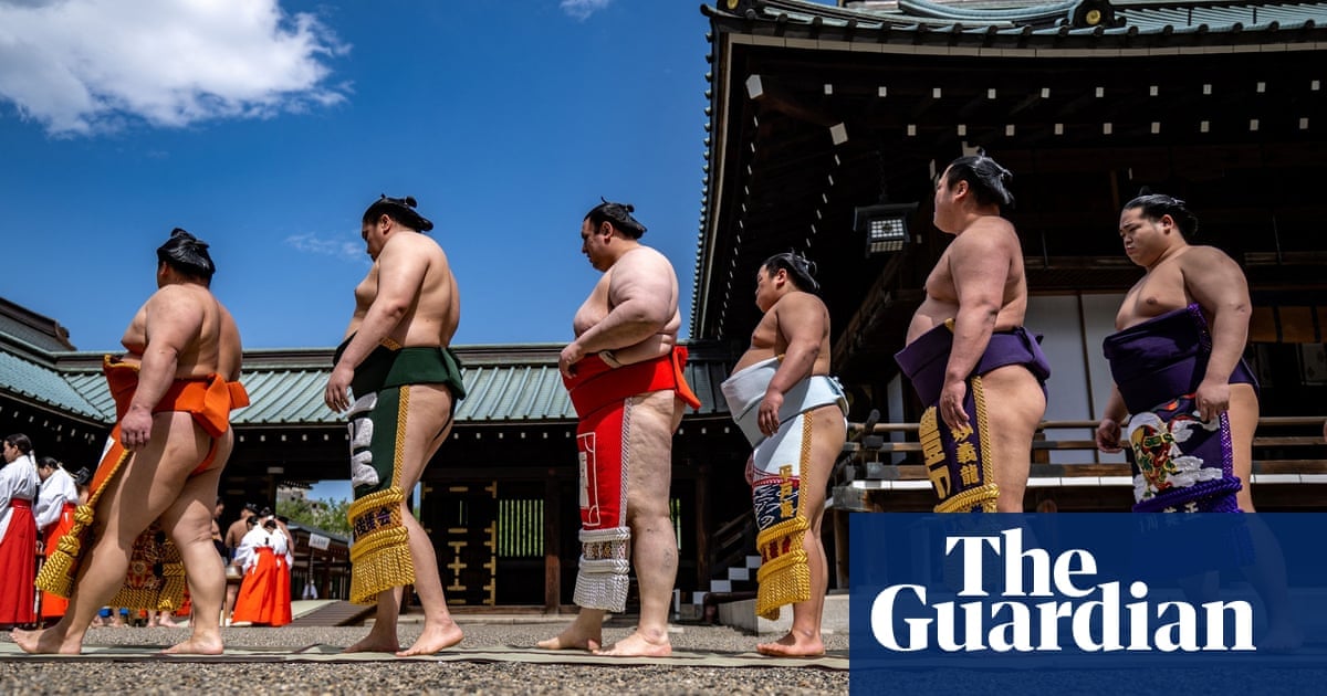 Featured image for Sumo Wrestlers' Weight Forces Japan Airlines to Add Extra Flight