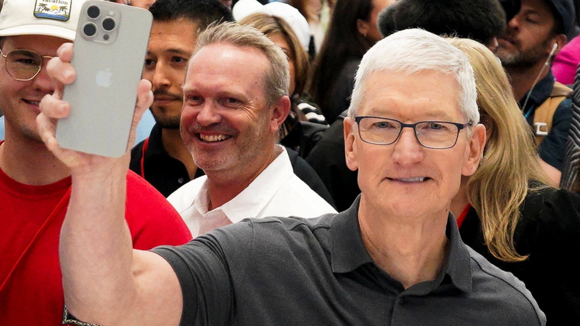 "Apple's Q1 Earnings Report: Impact on Stock and China Sales Focus"