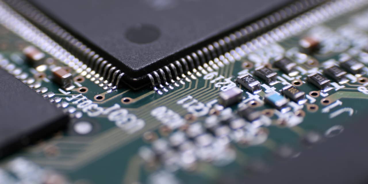 Micron Stock Surges Despite Sales Drop and Inventory Issues.