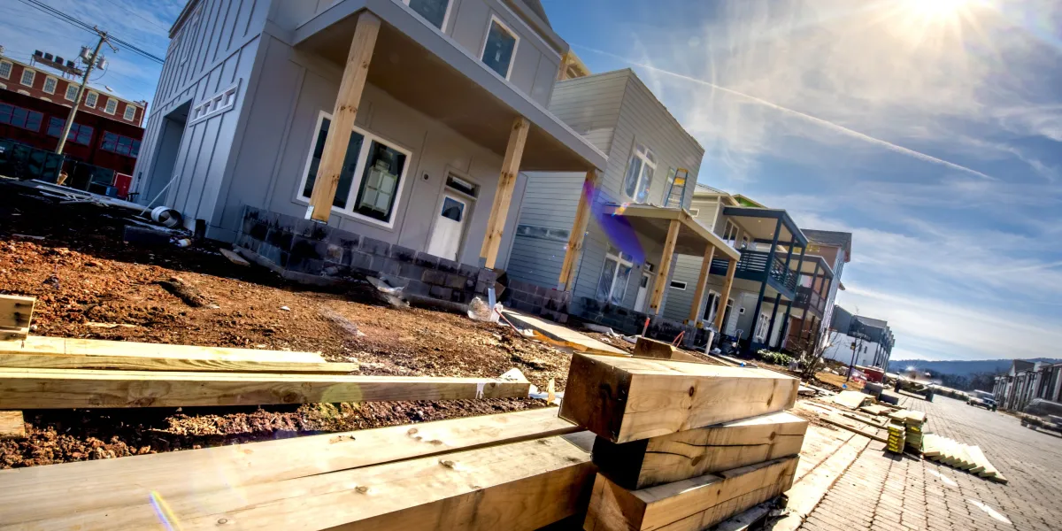 Warren Buffett's Housing Market Bets: Big Homebuilders and New Stakes Revealed