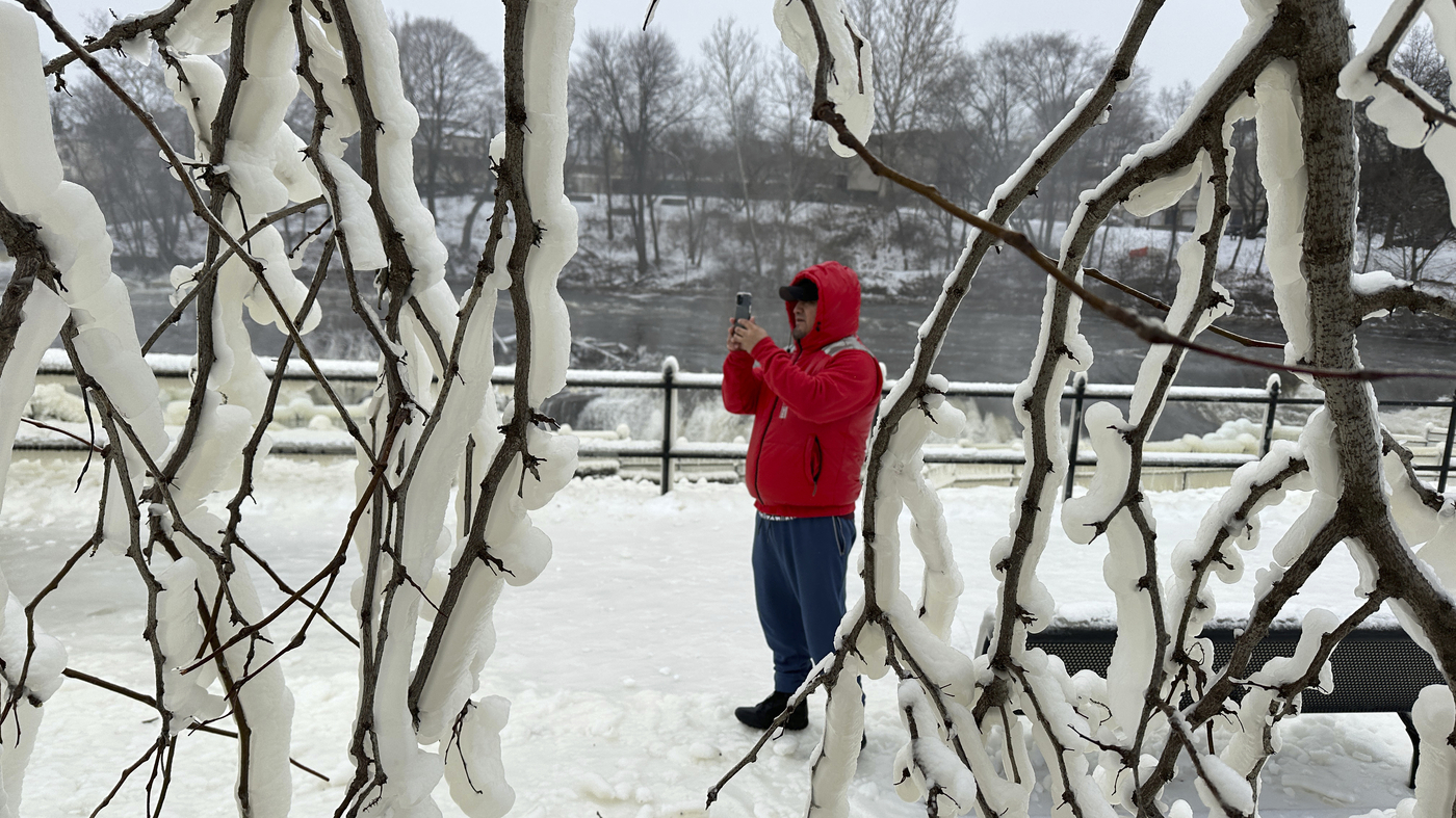 Featured image for "Winter's Wrath: Cold Fronts and Heavy Snow Hit Central and Eastern U.S."