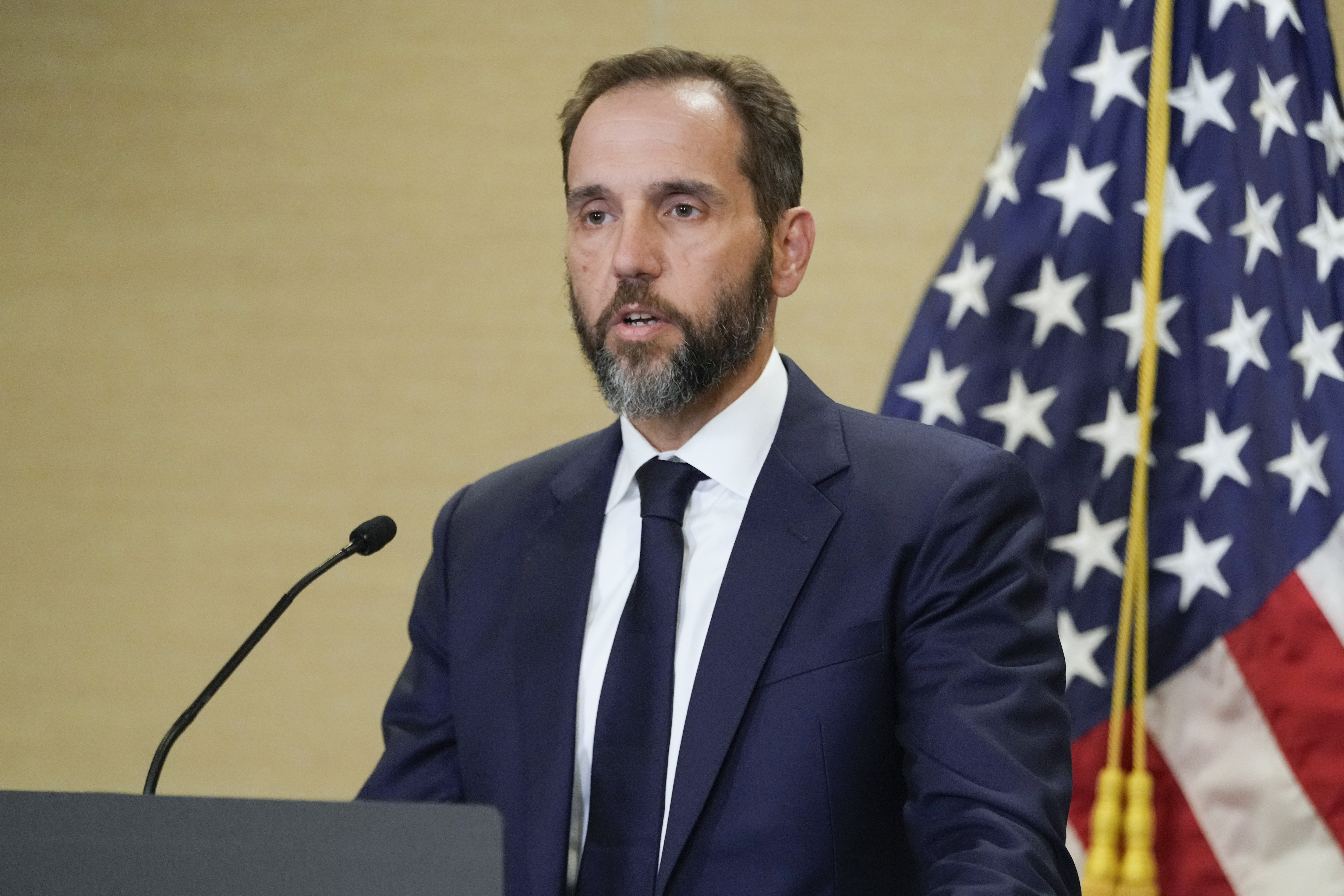 "Feds Warn Judge of Trump's Retaliatory Social Media Post"