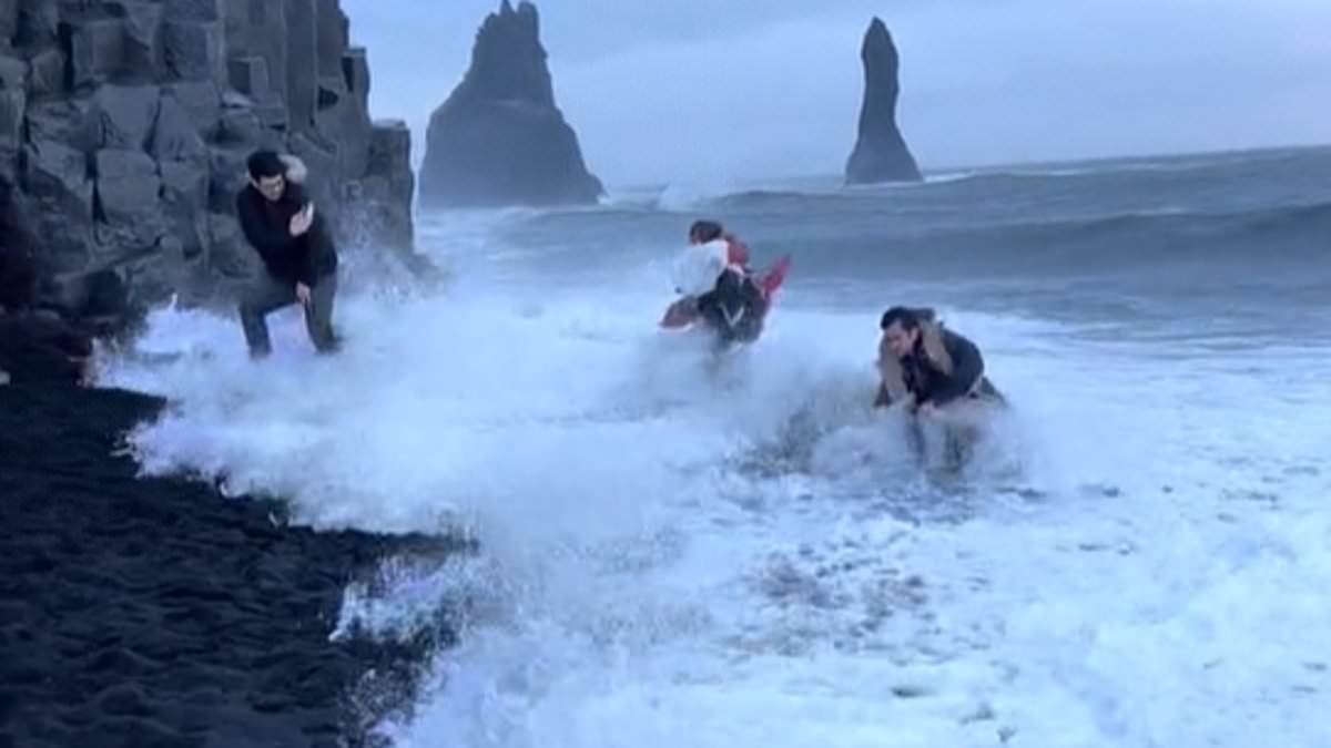 Featured image for Tourists' Ignorance of Safety Rules Leads to Terrifying Encounter on Iceland's Dangerous Beach