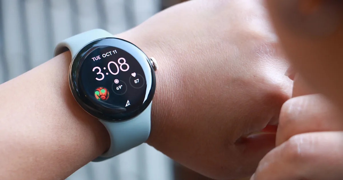 WhatsApp beta tests Wear OS app for improved accessibility.