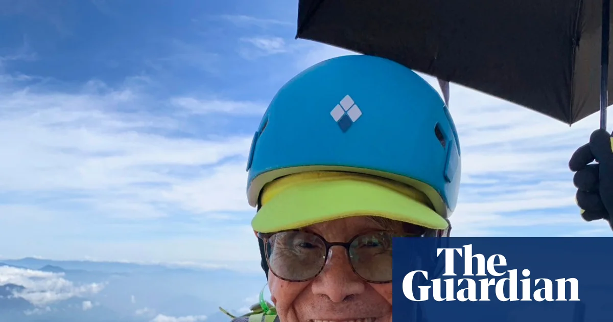 Featured image for 102-Year-Old Japanese Man Sets Record as Oldest Mount Fuji Climber