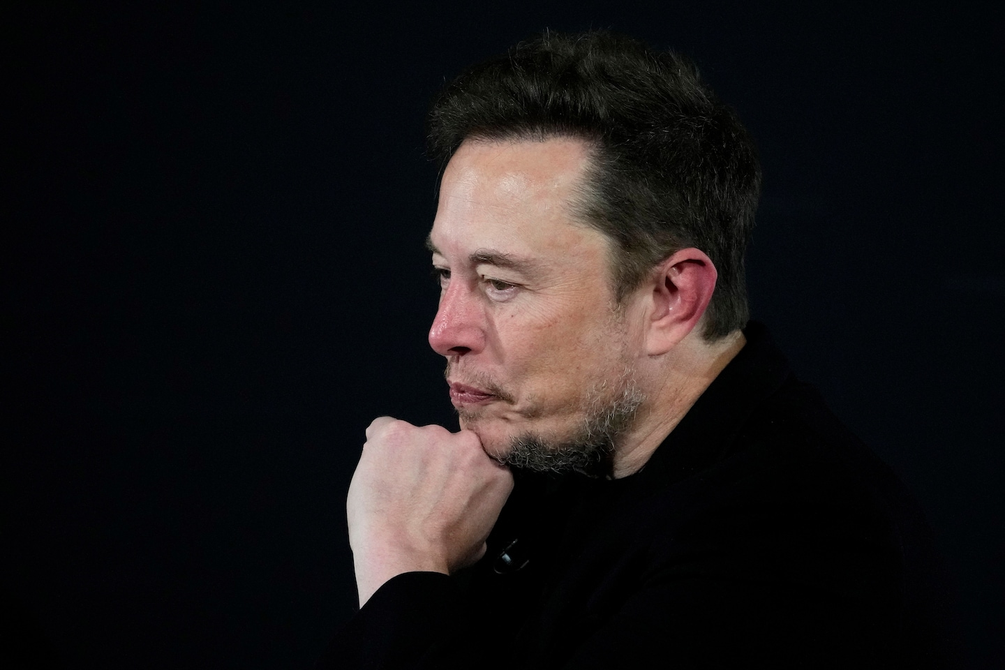 "Twitter's Controversial Return of Blue Checks for Influential Users"