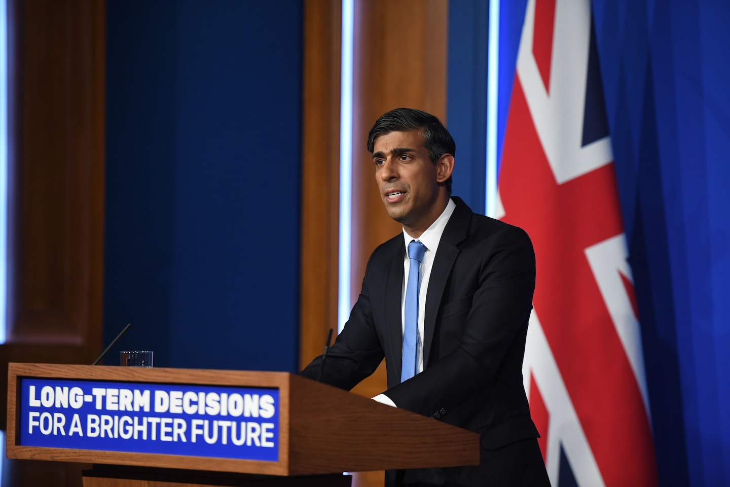 Sunak's Delayed Climate Goals Spark Controversy and Unite Opposing Parties