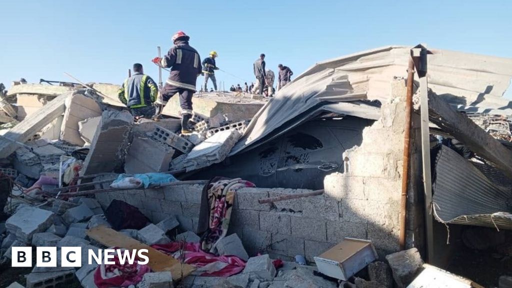 "Jordanian Air Strikes in Southern Syria Kill 10, Say Activists"