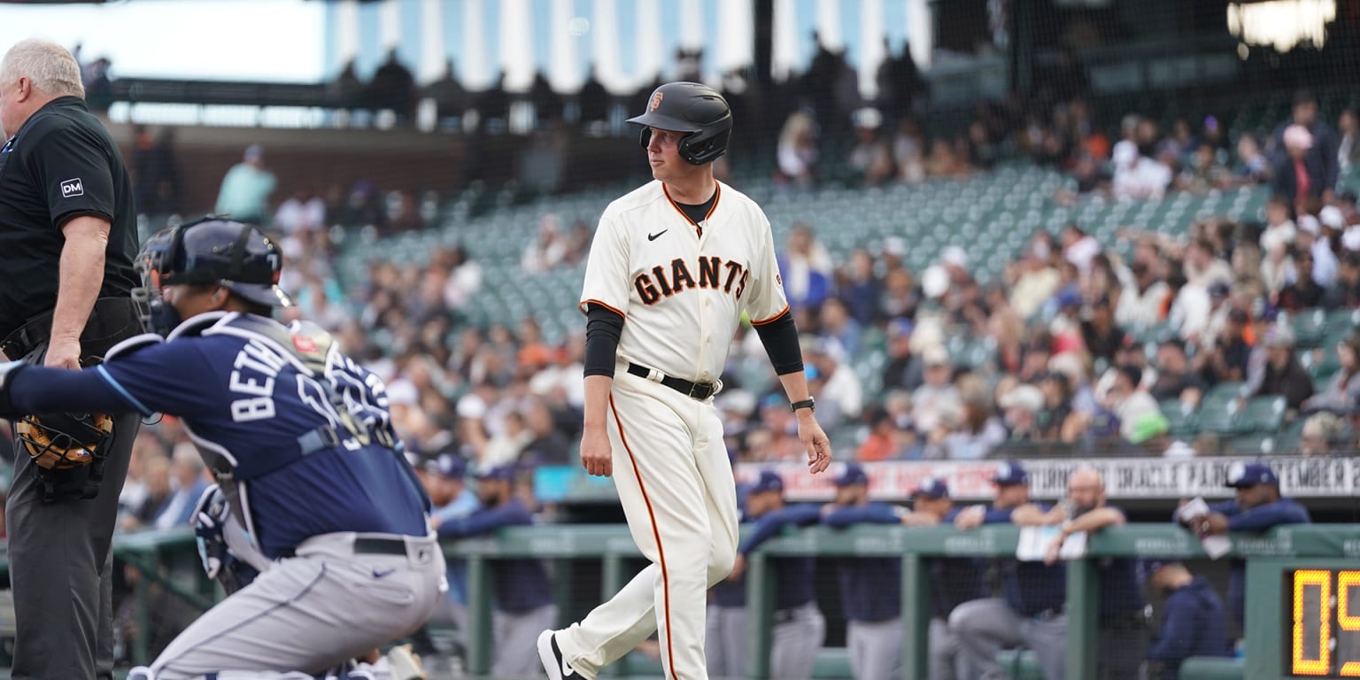 "Unconventional Role Reversal: Giants Broadcaster Dave Flemming Takes on Bat Boy Duties"