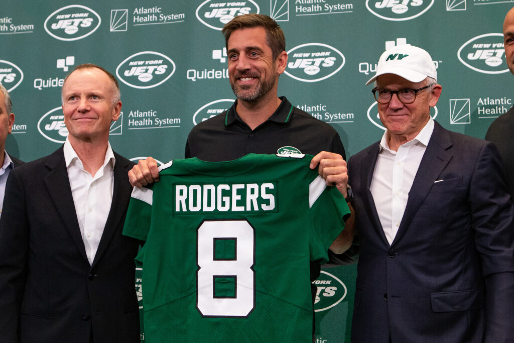 Aaron Rodgers Signs Revised Deal with Jets