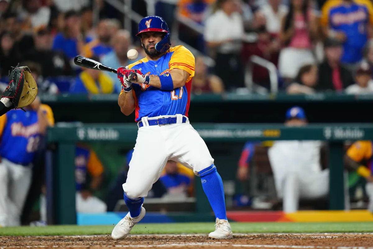 Astros' Jose Altuve out indefinitely after WBC injury.