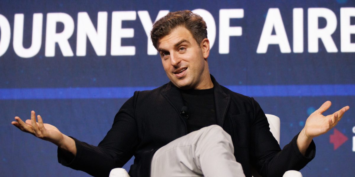 Featured image for Airbnb CEO Advocates Entrepreneurship Over Employee Autonomy
