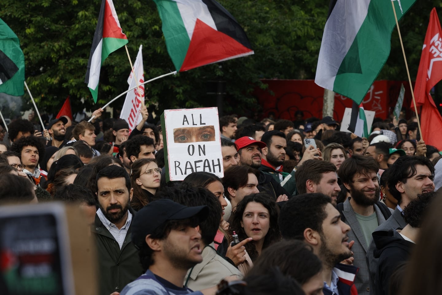 "Viral 'All Eyes on Rafah' AI Image Sparks Global Attention Amid Gaza Conflict"