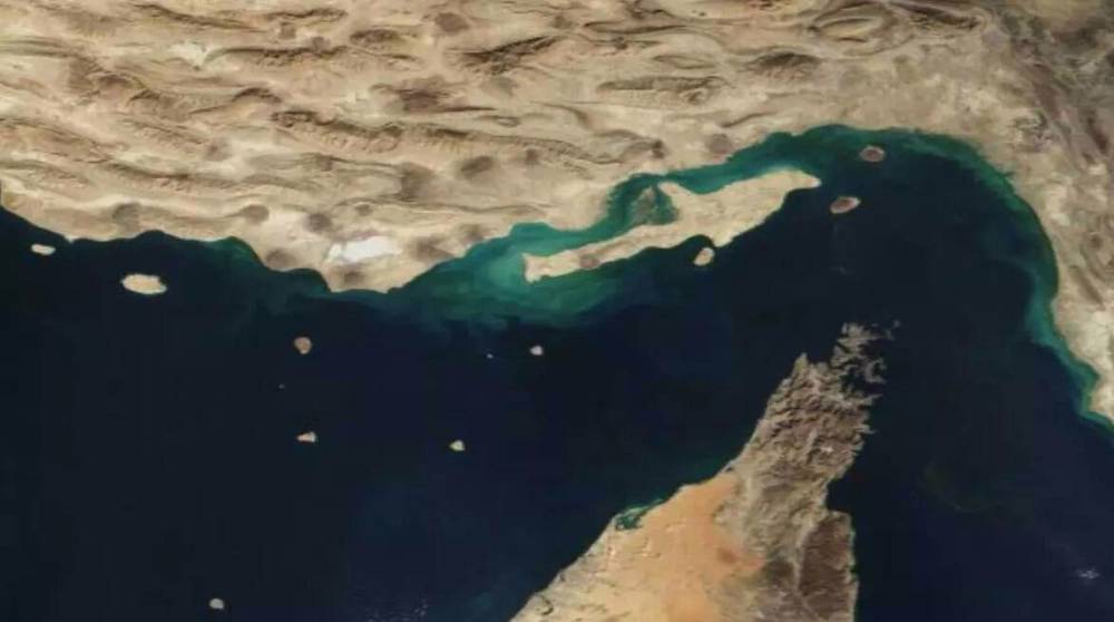 Iranian Parliament Considers Closing Strait of Hormuz Amid US Tensions