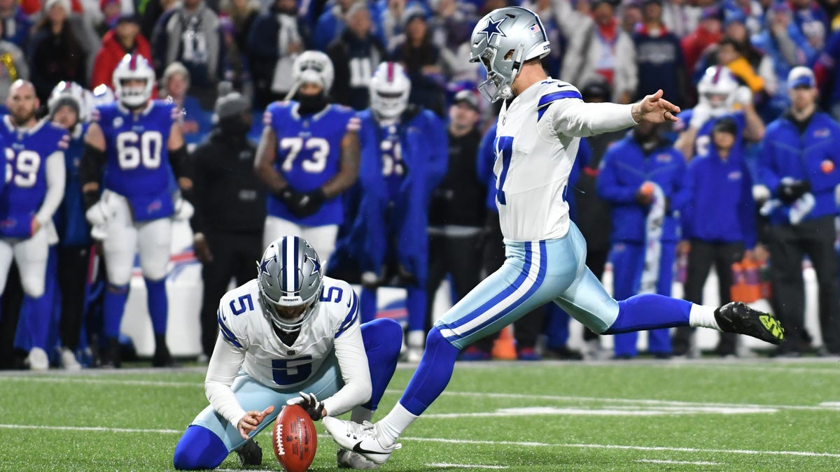 Featured image for "Commanders Block Cowboys' Aubrey's Field Goal, Ending Historic Streak"