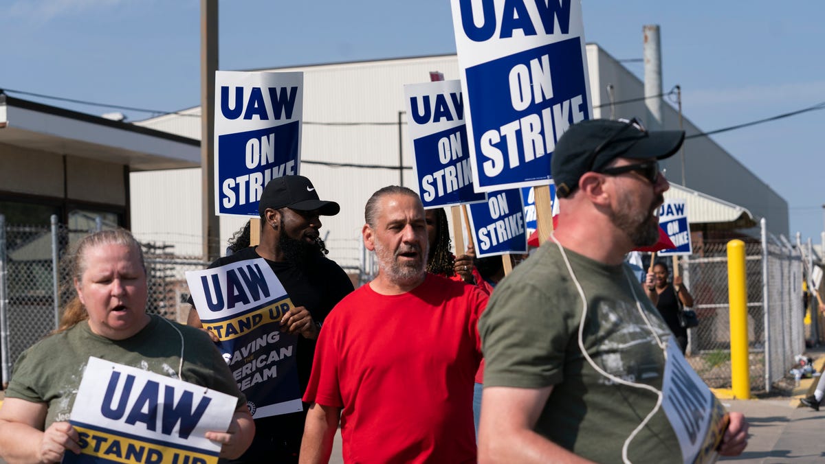 Featured image for Violence Erupts as Strikers Clash with Man Over Insults at Stellantis Facility