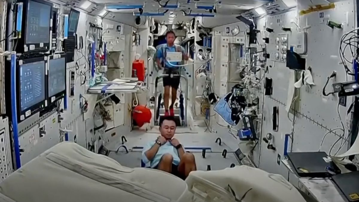 Featured image for "Chinese Astronauts Prepare for Next Space Missions, Including Bone Cell Experiment"