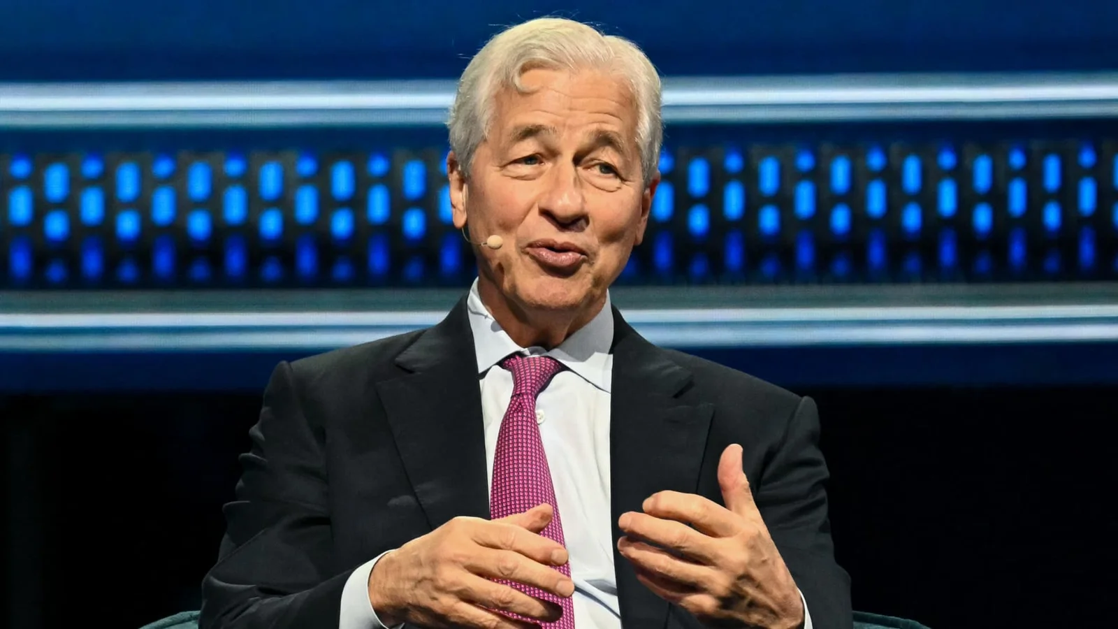 Dimon backs a two-state test of a 10% credit card rate cap