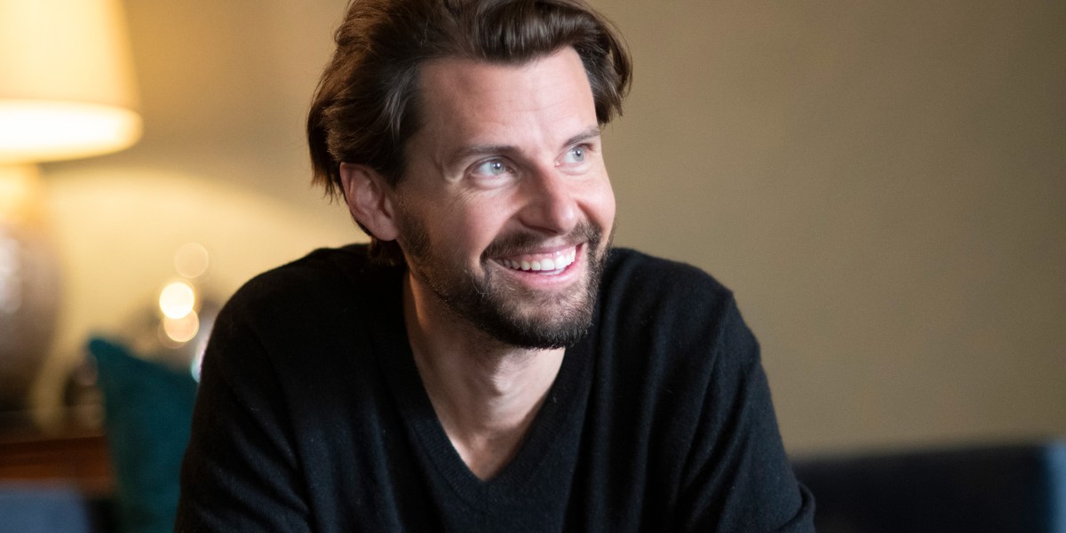 Featured image for "Hinge's Journey from Under $1M to $400M: The Impact of AI and Messaging on Modern Dating"