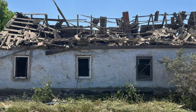Ukrainian forces advance despite shelling and phosphorus munitions.
