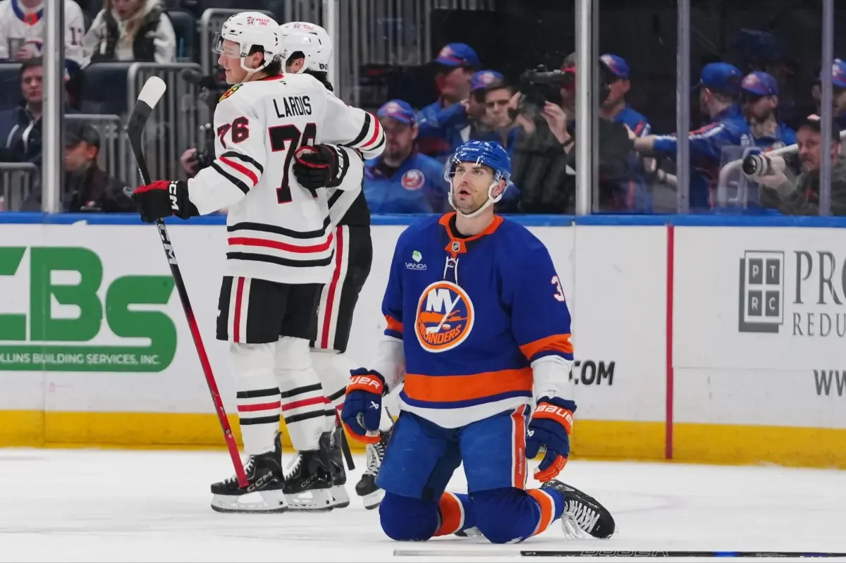 Isles stumble in crucial home game, drop 4-3 to Blackhawks