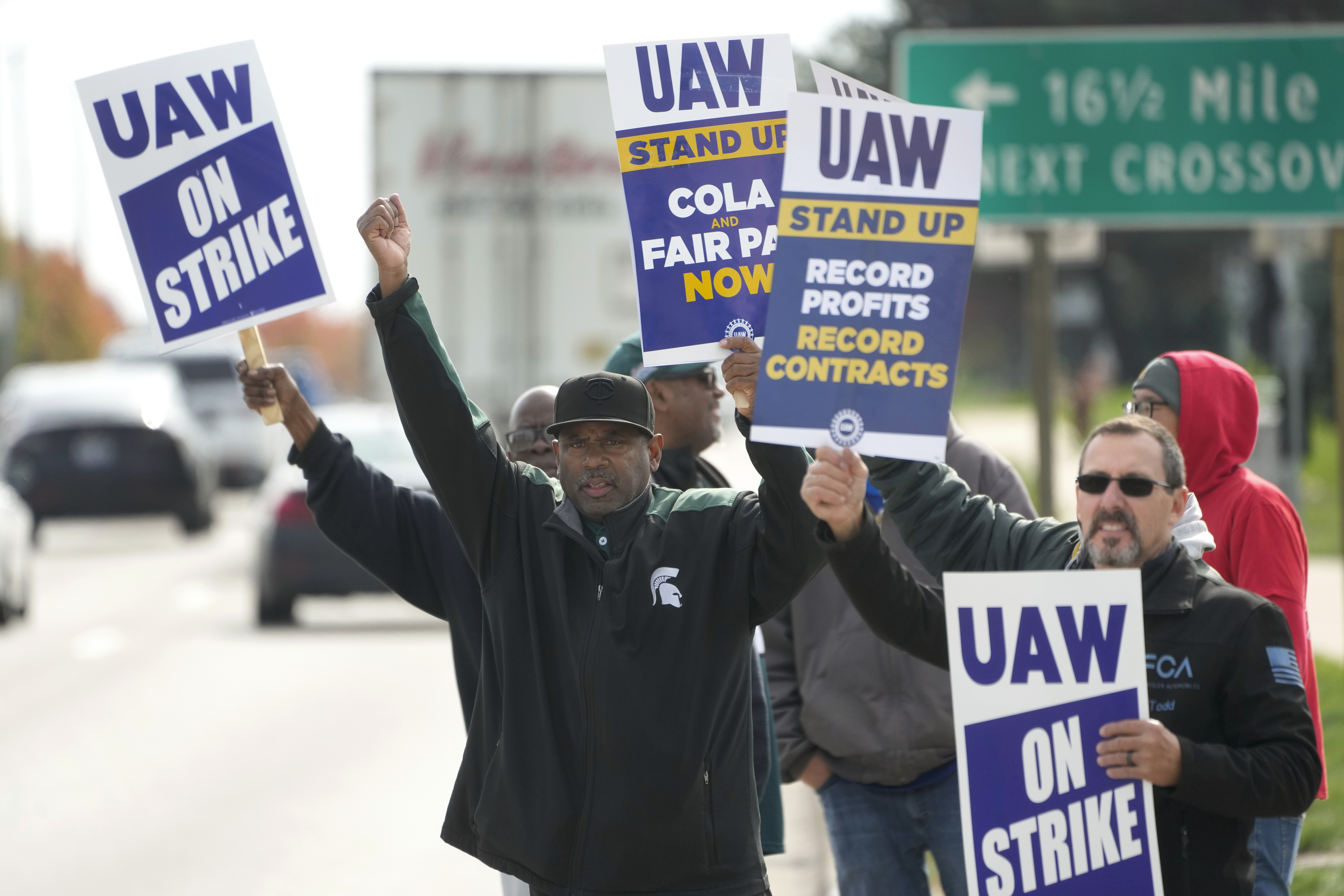 UAW-Ford Tentative Deal Ends Strikes, Relieves Pressure on Biden