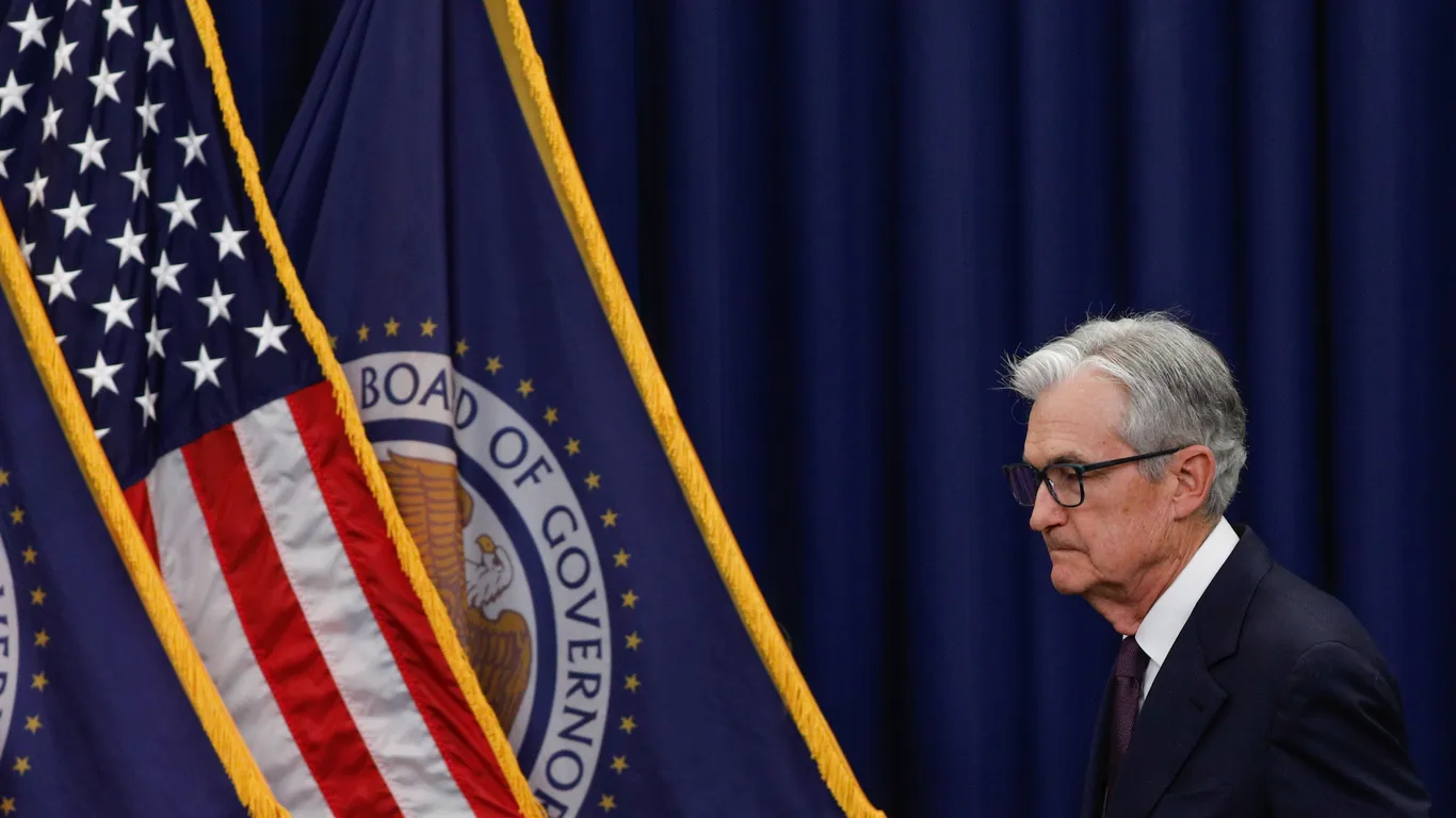 Fed Minutes Reveal Divisions on Rate Cuts and Inflation