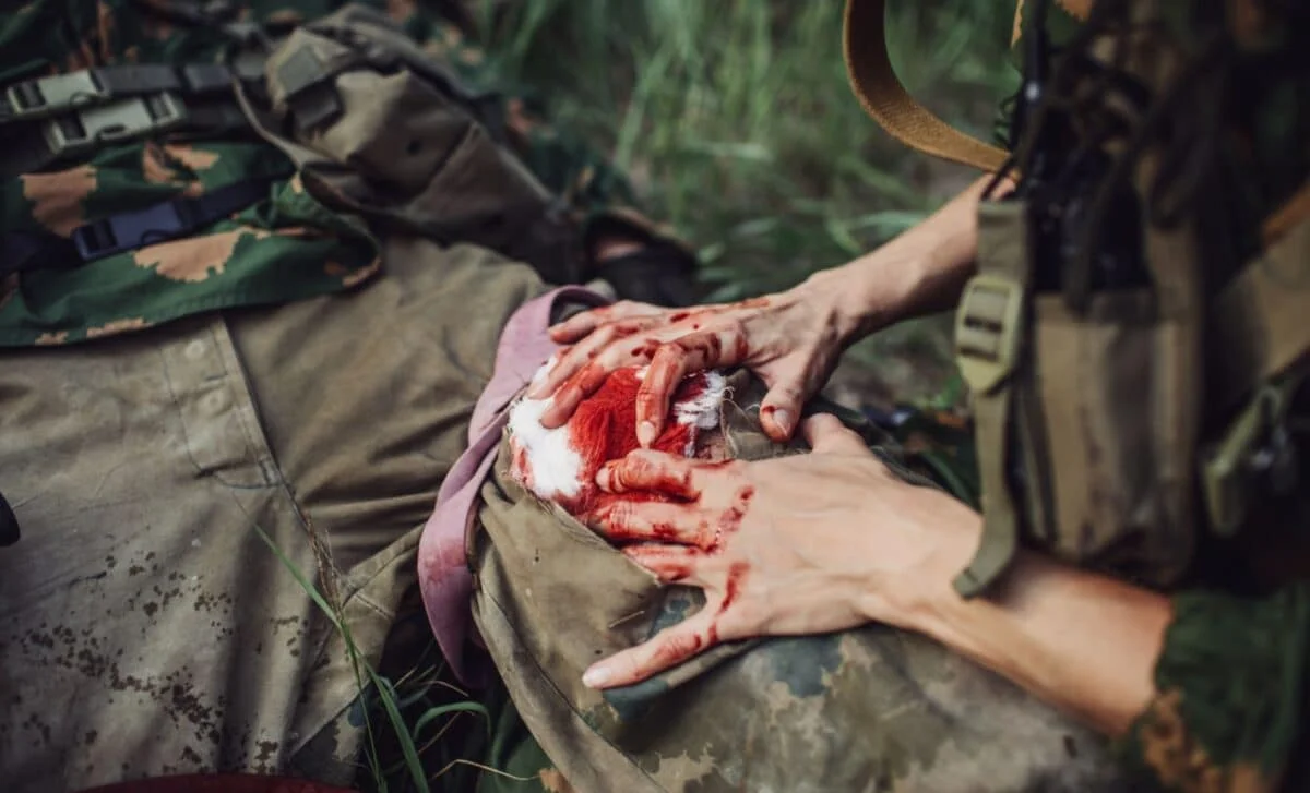 One-Second Gel: Sprayable Powder Seals Wounds Fast