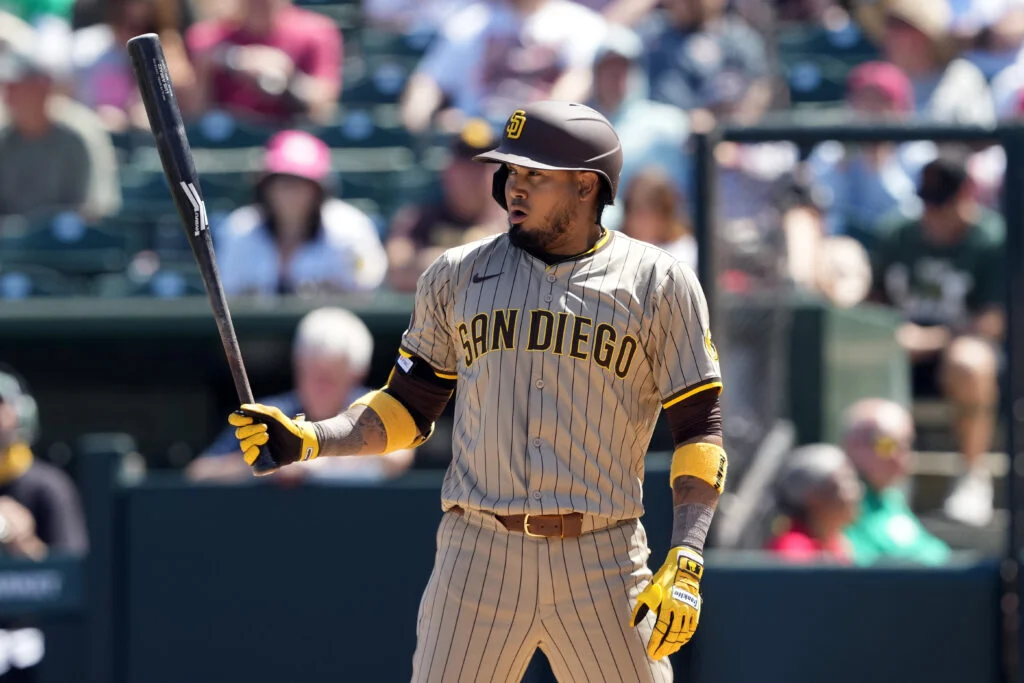 Giants Bring In Arraez on 1-Year, $12M Pact to Man Second Base