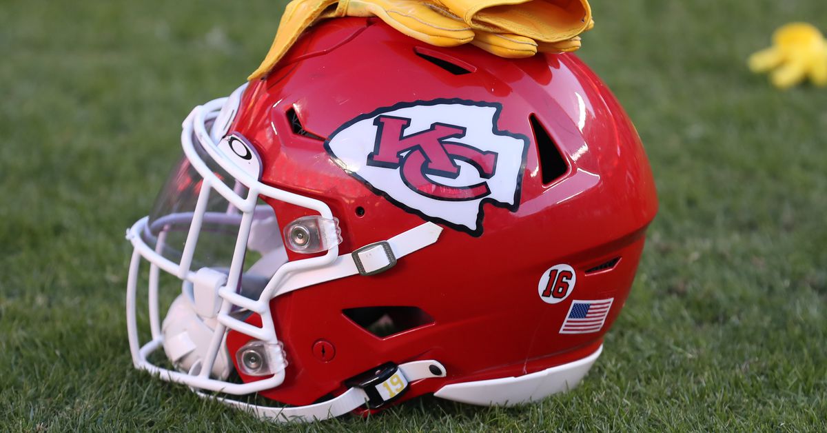 "2024 NFL Free Agency: Predictions, Signings, and Team Strategies"
