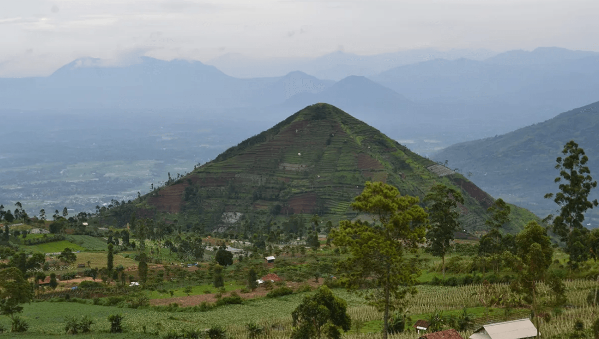 Ancient Indonesian "Pyramid" Challenges Human Origins