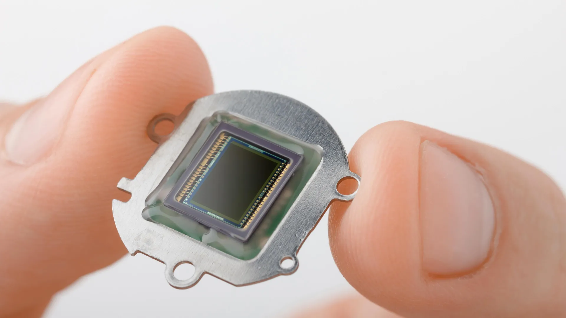 Miniature Chip Promises Breakthroughs in Science and Medicine