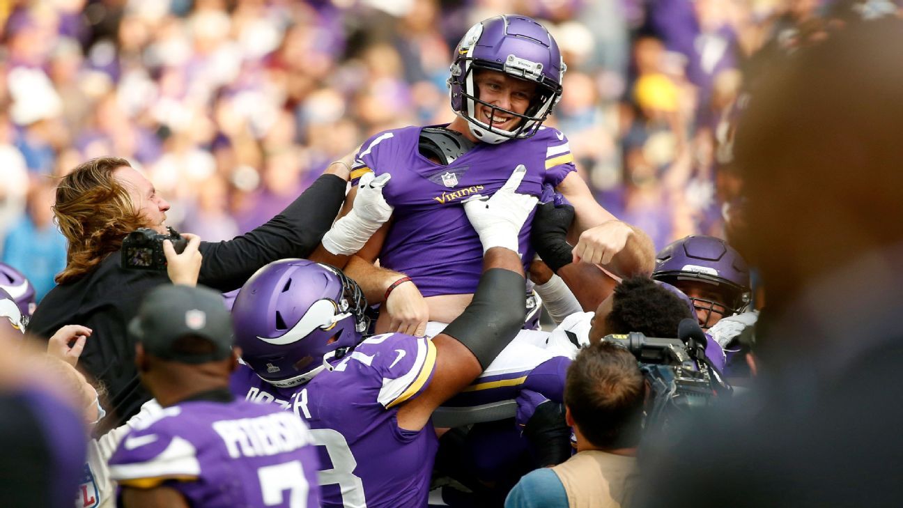 Featured image for "Packers Sign Record-Holding Kicker Greg Joseph to Challenge Carlson"