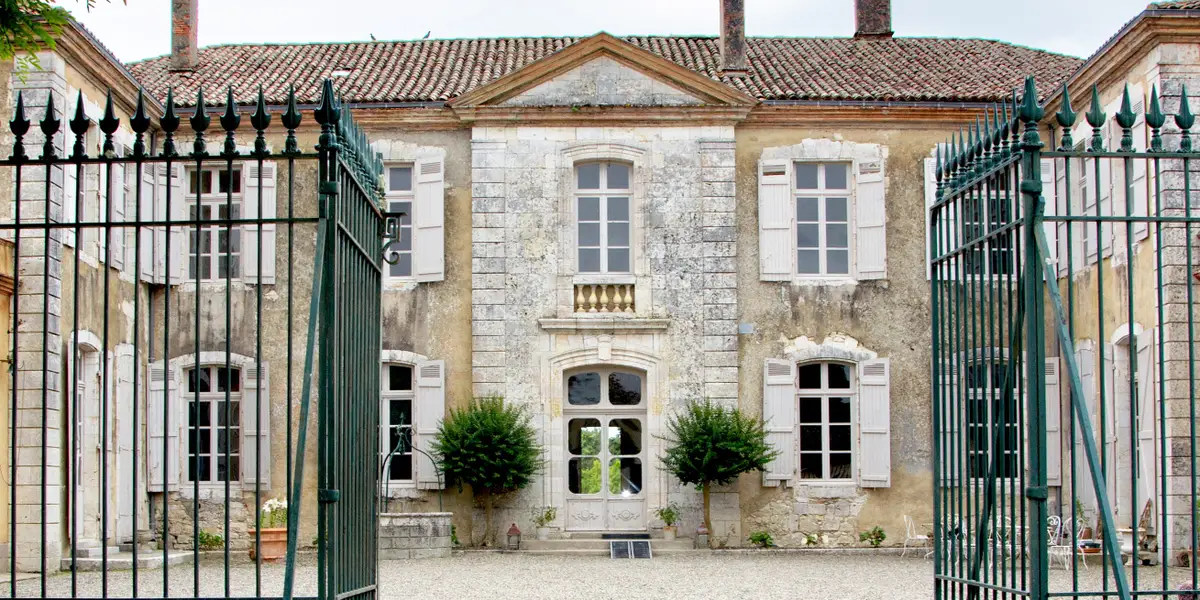 Featured image for Americans Snap Up Affordable French Châteaus