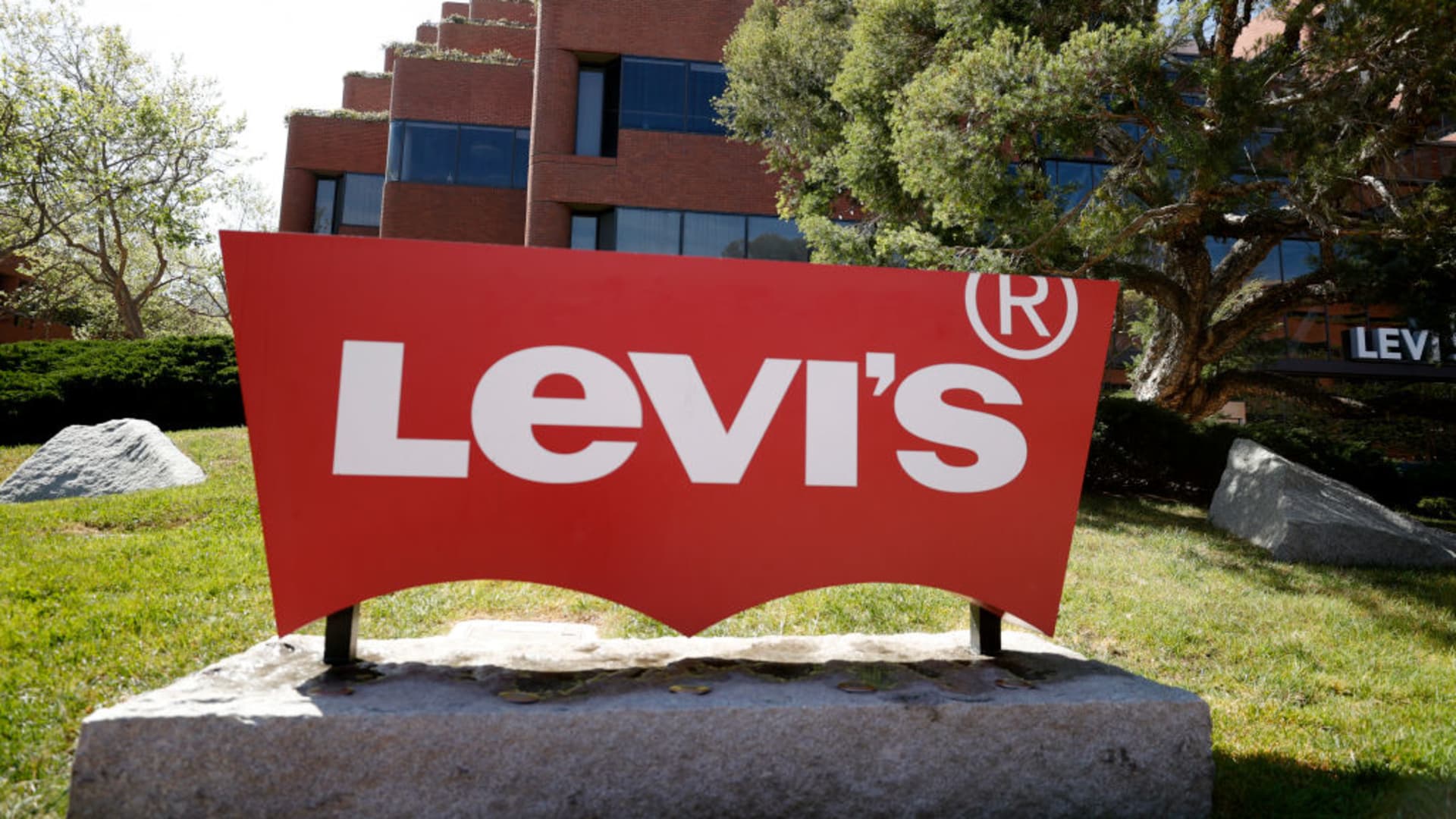 Featured image for Levi's CEO Blames Hot Summer for Soft Denim Sales, Cuts Full-Year Forecast