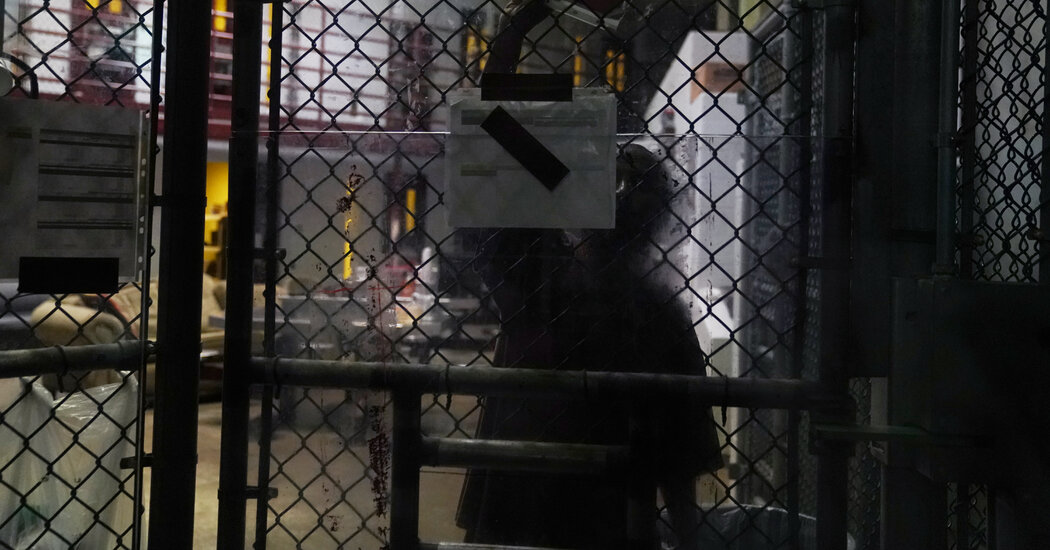 Pentagon repatriates Algerian prisoners, leaving 30 at Guantánamo.