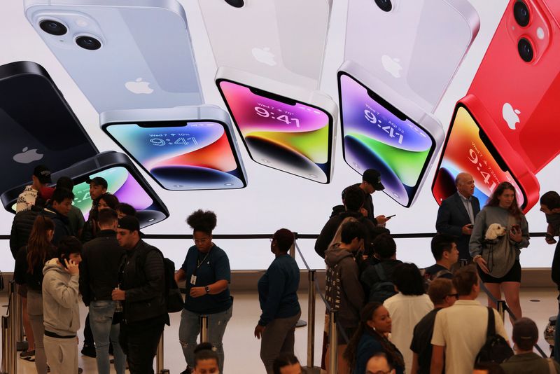 "Apple's Quarterly Profit Beats Expectations Despite China Sales Lag"