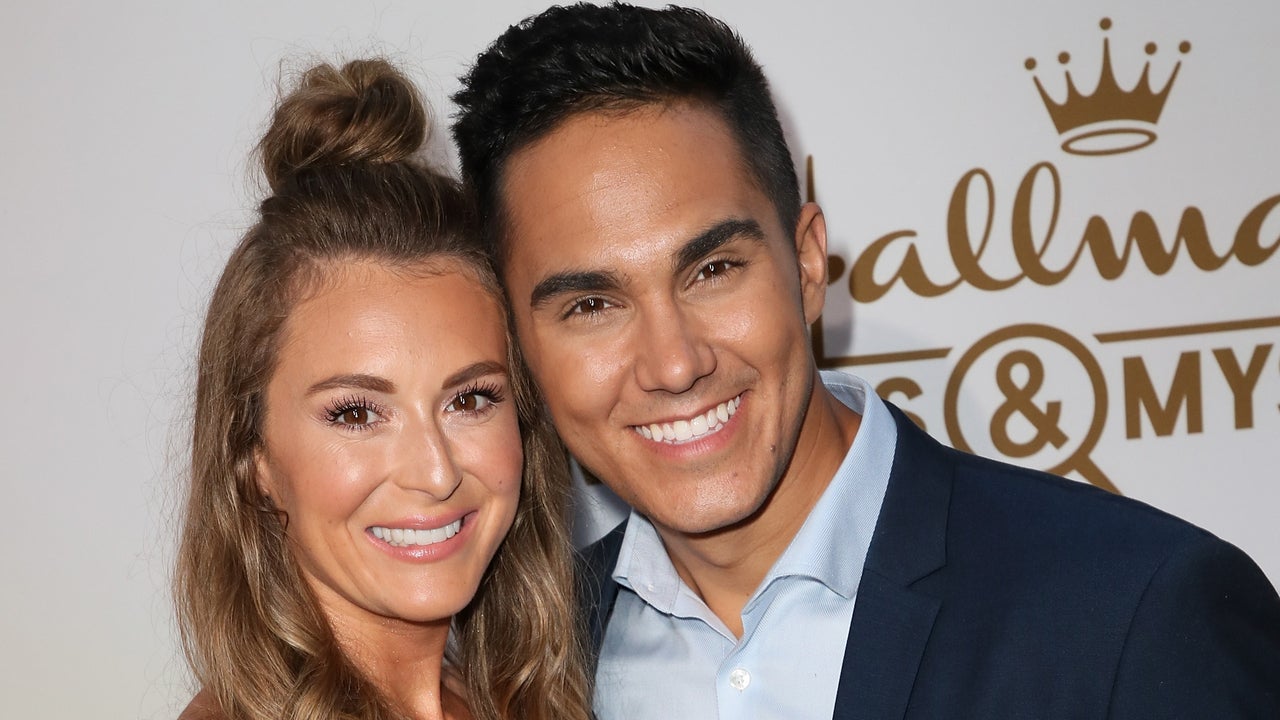 Featured image for Alexa and Carlos PenaVega Mourn Stillbirth of Daughter