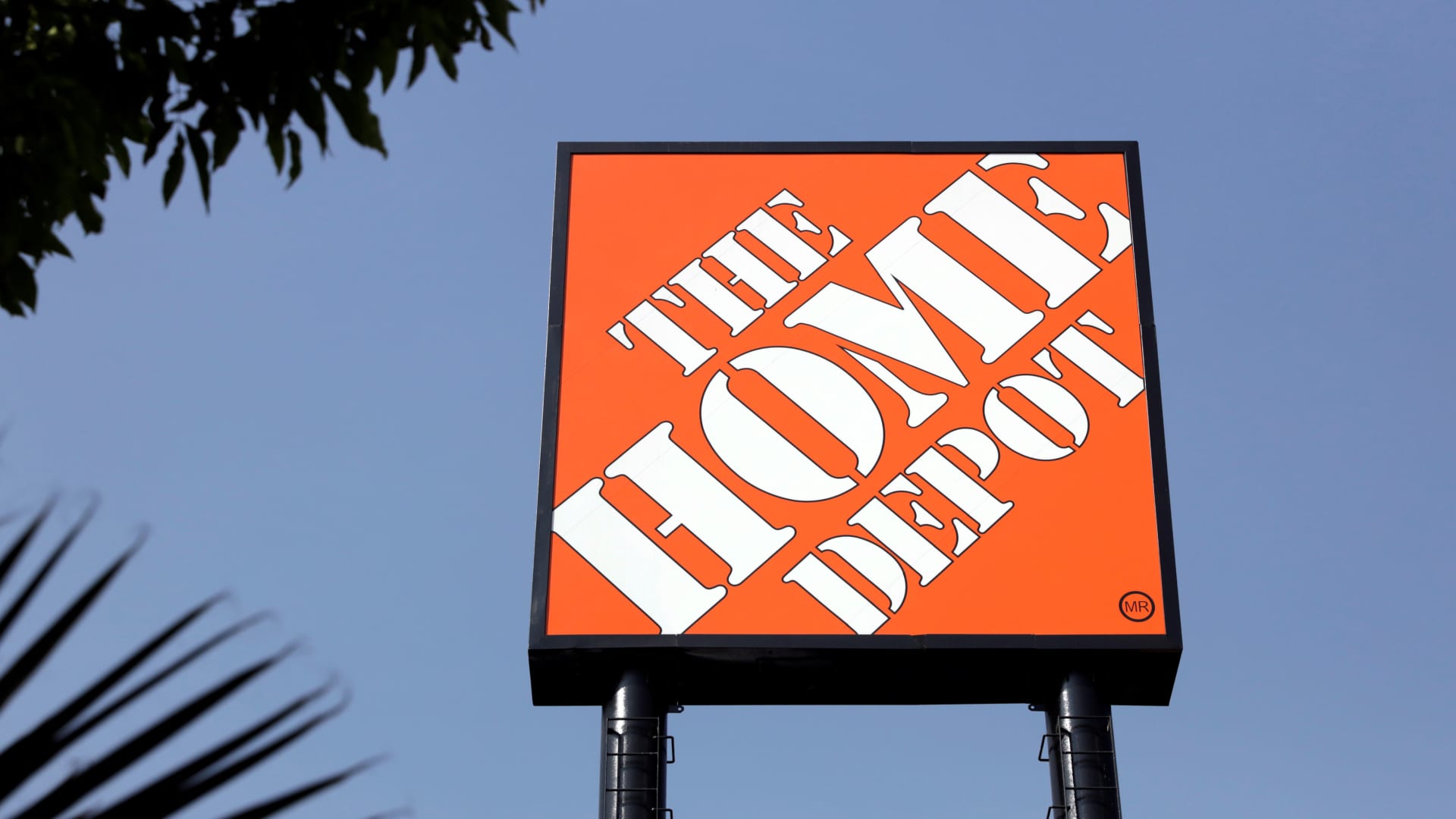 Featured image for Home Depot's Earnings Beat Expectations Amid Cautious Consumer Spending