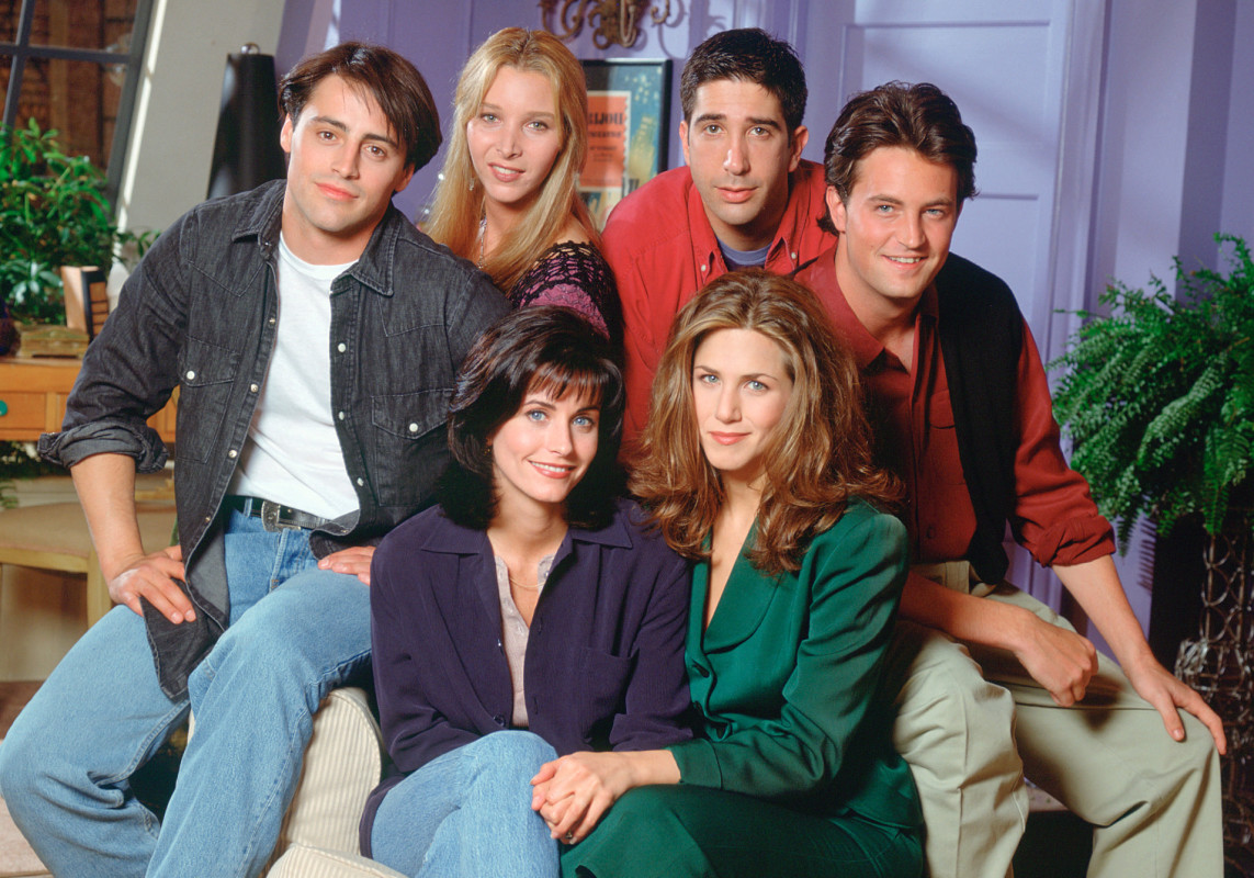 Featured image for Jennifer Aniston and Courteney Cox Share Heartwarming Reunion Moments