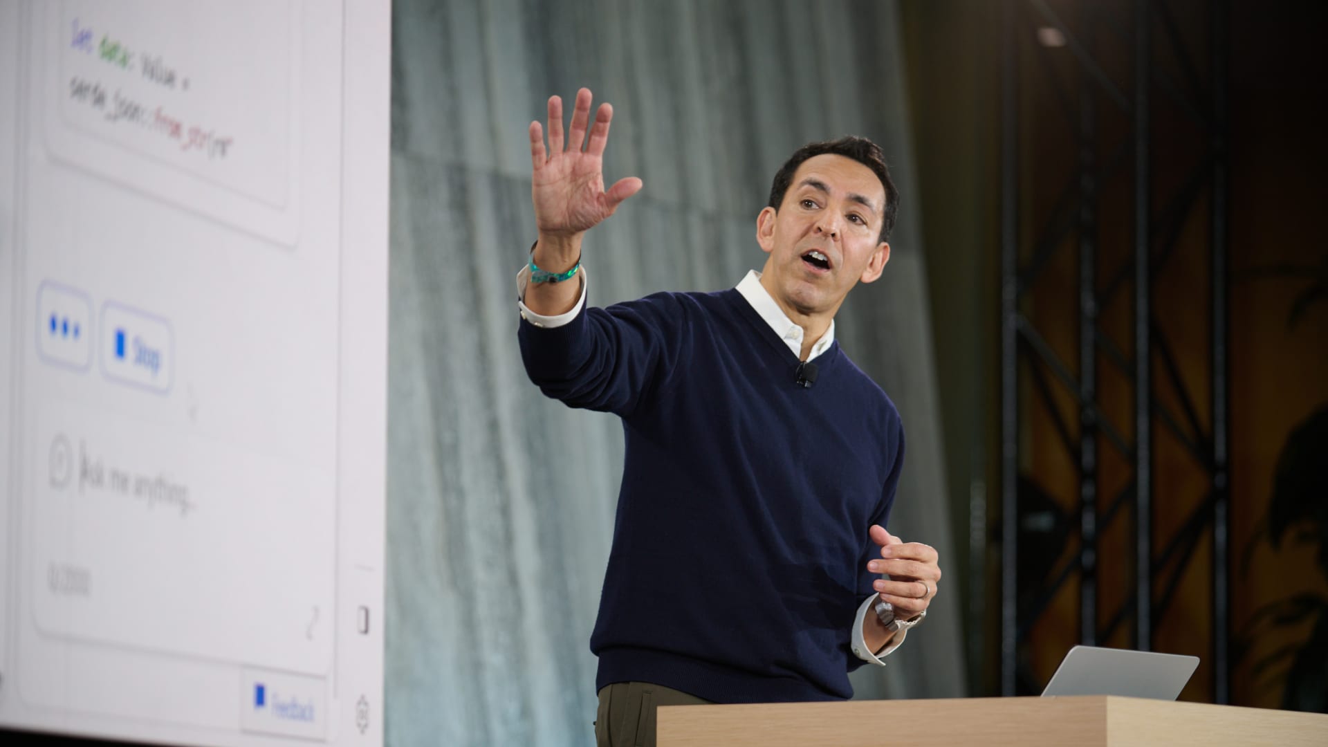 Featured image for "Microsoft Introduces Revolutionary AI Copilot Key to Windows Keyboards"