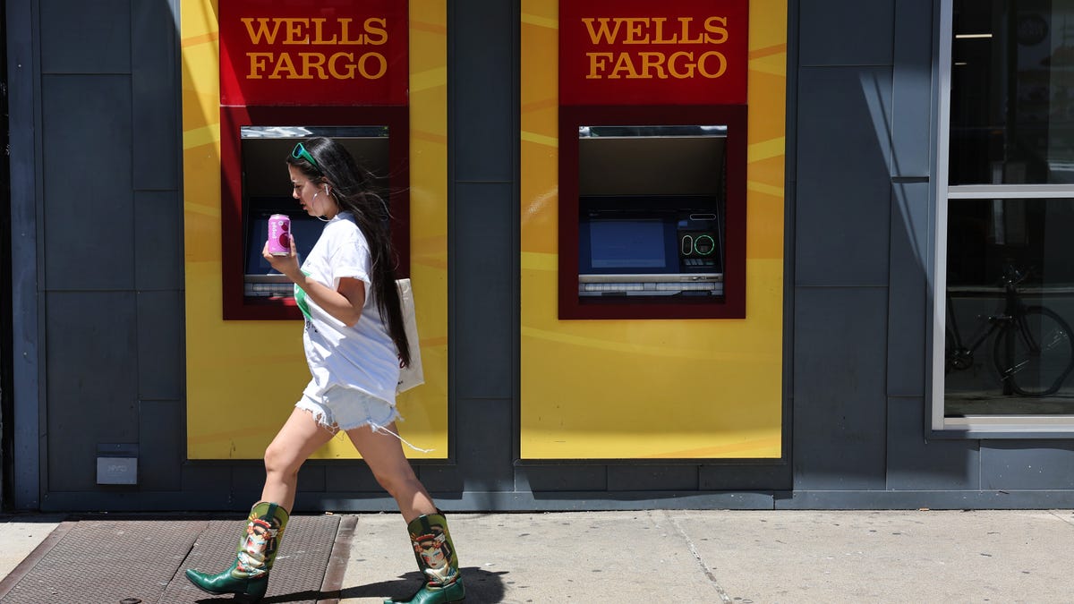 Wells Fargo Customers Alarmed by Missing Deposits in Accounts