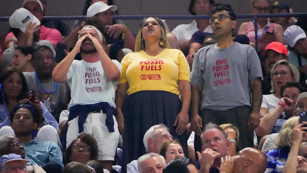 Featured image for "Environmental protestors cause delay in Coco Gauff's US Open semifinal match"
