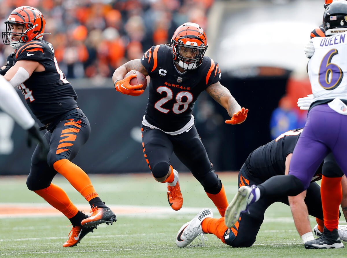 "Bengals and Joe Mixon Reach Agreement on Restructured Contract, Securing His Stay in Cincinnati"