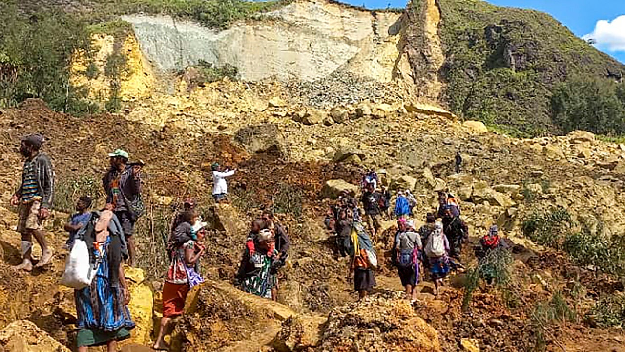 Papua New Guinea Landslide Buries Over 2,000 People