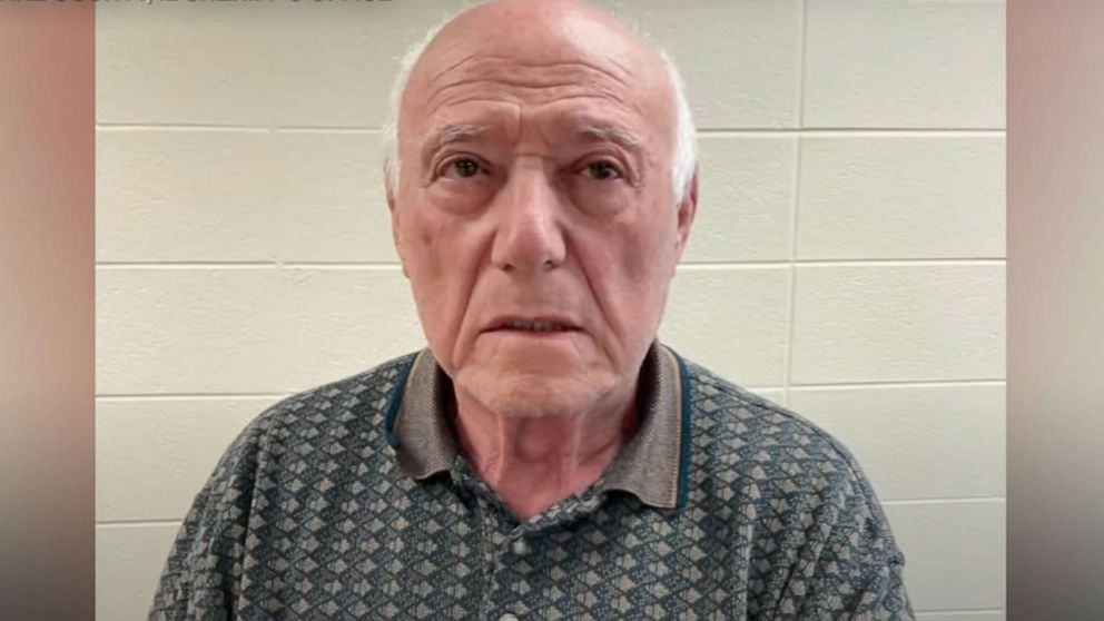 Neighbor fatally shoots Illinois man using leaf blower in his yard.