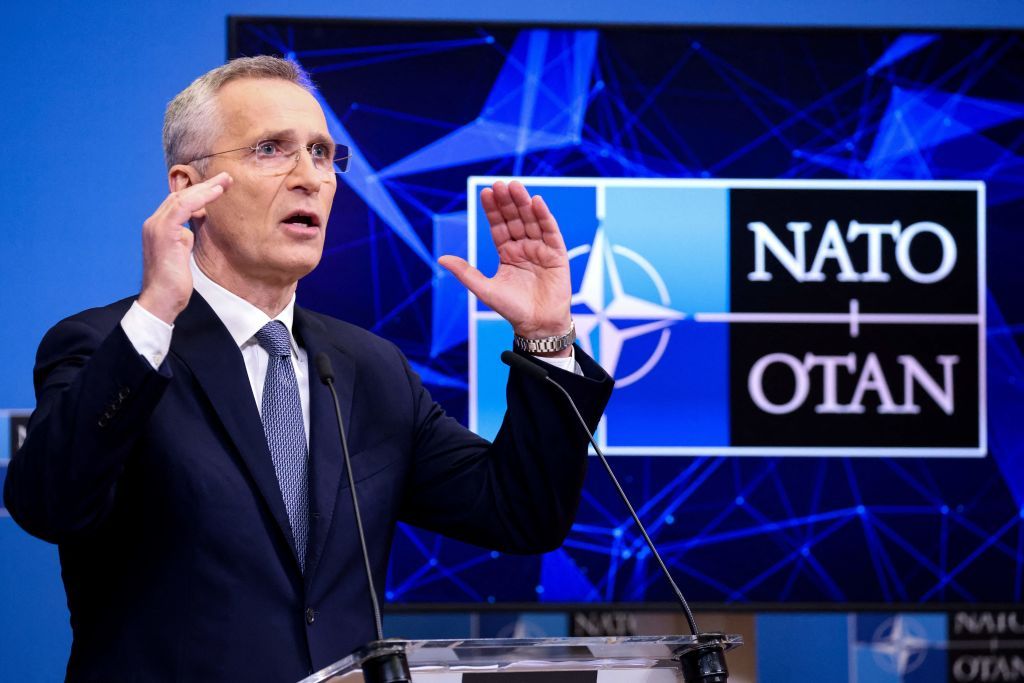 Stoltenberg Vows NATO Support for Ukraine Despite Russian Nuclear Threats