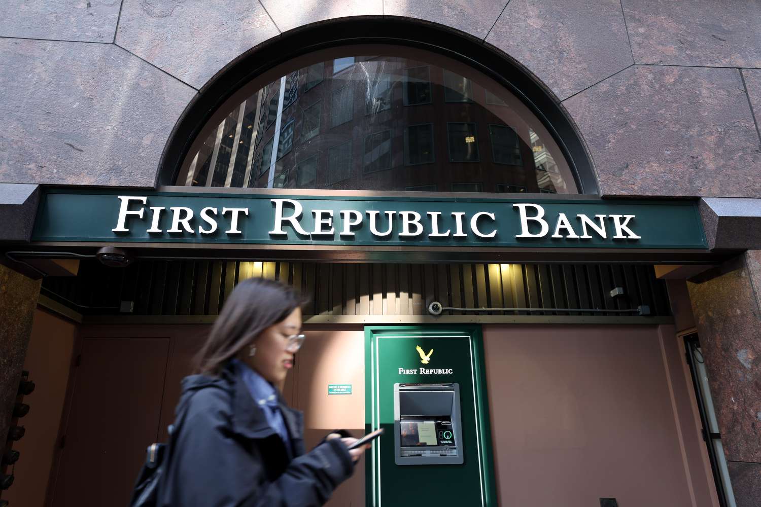 "Banking Crisis Looms as First Republic Takeover Limits Emergency Lending"